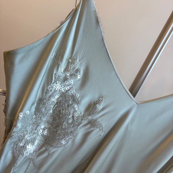 Astrid satin sage sequin flower applique dress size 4 - Picture 3 of 5